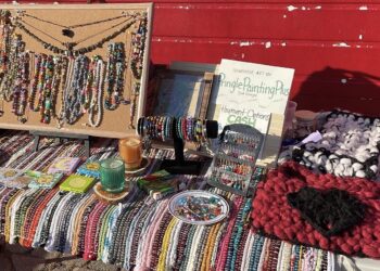 Art, jewelry create community connections