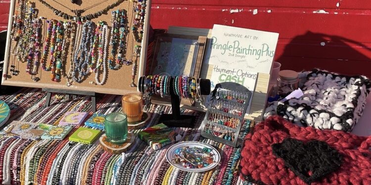 Art, jewelry create community connections
